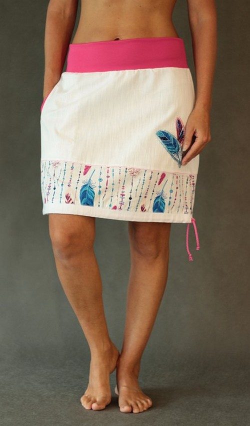 LaJuPe bílá džínová sukně kombinovaná áčková růžový náplet motiv modrá růžová pírka s kapsou